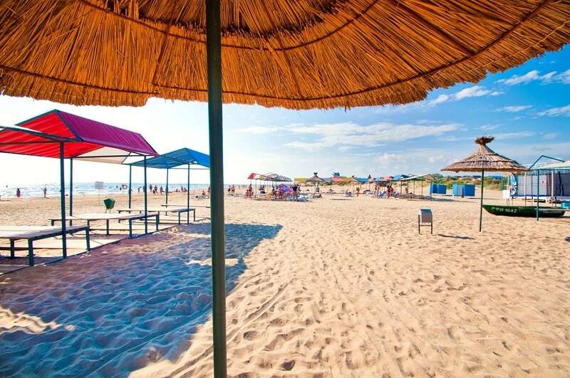 Песчаный пляж санатория Родник